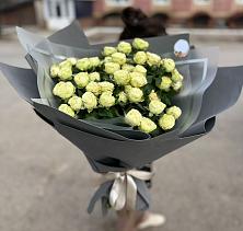 Букет Белые кустовые розы Солинеро в Камызяке